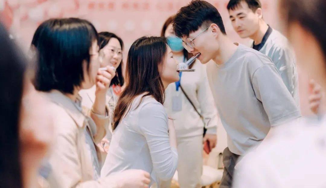 二十合击败徐晃的颜良,在关羽眼里怎么成了插标卖首?