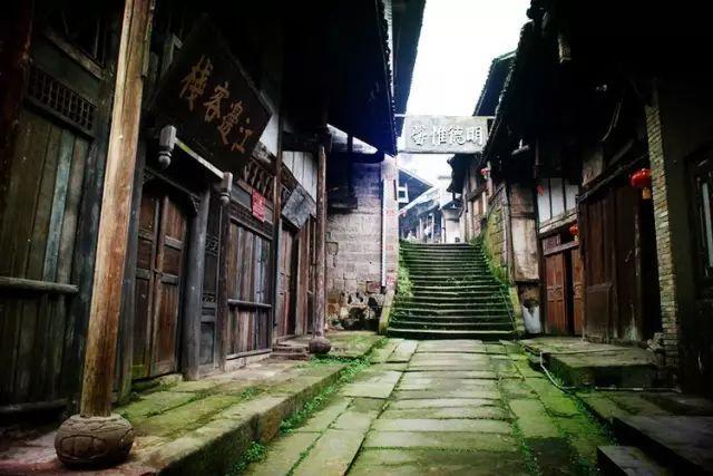 开设作业辅导、音乐、手工课等公益课程,武汉江夏藏龙社区公益托